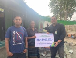 BPJS Ketenagakerjaan Maumere Serahkan Santunan Kematian Rp42 Juta Kepada Ahli Waris