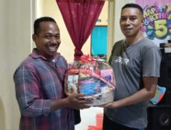 AWAS Berbagi Kasih Natal, Salurkan THR dan Parsel untuk 26 Wartawan di Sikka