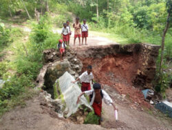 Deker Penghubung Dua Dusun di Oetalus-TTU Rusak Parah, Anak Sekolah dan Petani Sangat Terdampak