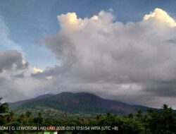 Suplai Magma Meningkat Tajam, Gunung Lewotobi Laki-laki Naik Level Awas