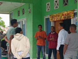 Warga Wailiti Protes Penutupan Kantor Lurah Saat Sidang Adat Oknum Anggota DPRD Sikka