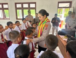 Kapolres TTU Salurkan Bantuan Alat Tulis untuk Siswa SDN Lanaus