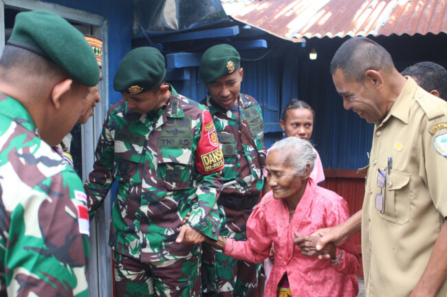 Di Balik Tugas Negara, Satgas Pamtas Hadir Bantu Warga Desa Eban-TTU Lewat Pembangunan MCK 2 FotoJet 1 1