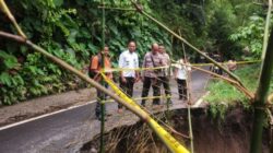 Cegah Kecelakaan, Jalan Nyaris Lumpuh di Ruas Kewapante-Ohe dipasang Garis Polisi 9 IMG 20260520 WA0020 e1779260790597
