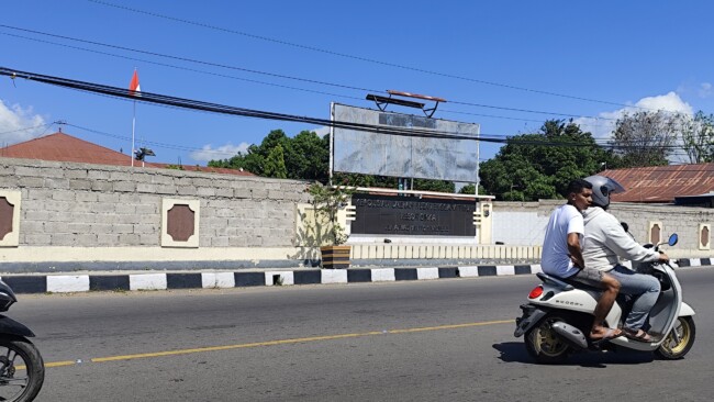 Mahasiswa Hukum Unipa Soroti Pagar Tembok Tinggi Polres Sikka, Minta Kapolres Beri Penjelasan 2 IMG 20260608 111611