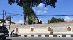 Polres Sikka Bangun Pagar Tembok Tinggi, Aktivis Mahasiswa: Jangan Bentengi Diri dari Rakyat