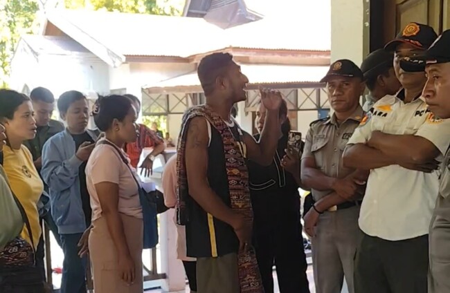 Penertiban Pasar Alok Secara Brutal, Pedagang Mengamuk di DPRD Sikka: Aparat Tidak Punya Hati 2 Screenshot 2026 06 11 17 31 09 076 com.miui .gallery edit