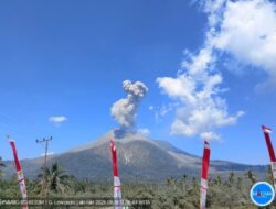 Di Tengah Evakuasi Gempa Flores, Gunung Lewotobi Laki-laki Kembali Erupsi Kolom Abu Capai 2.584 Meter