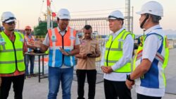 Tinjau Kerusakan Pelabuhan Maumere, Anggota DPR RI Minta Pelindo Segera Bangun Terminal Sementara