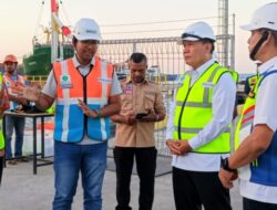 Tinjau Kerusakan Pelabuhan Maumere, Anggota DPR RI Minta Pelindo Segera Bangun Terminal Sementara
