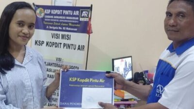 KSP Kopdit Pintu Air Unit Sorong Serahkan Dana Pendidikan untuk Anggota Berprestasi