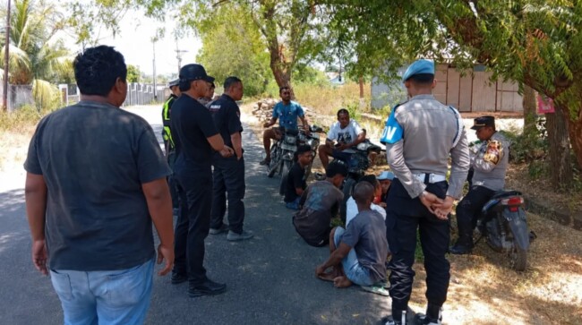Cegah Gangguan Kamtibmas, Personel Polres Sikka Gelar Patroli Humanis Menyusur Kota Maumere 1 IMG 20260928 080041