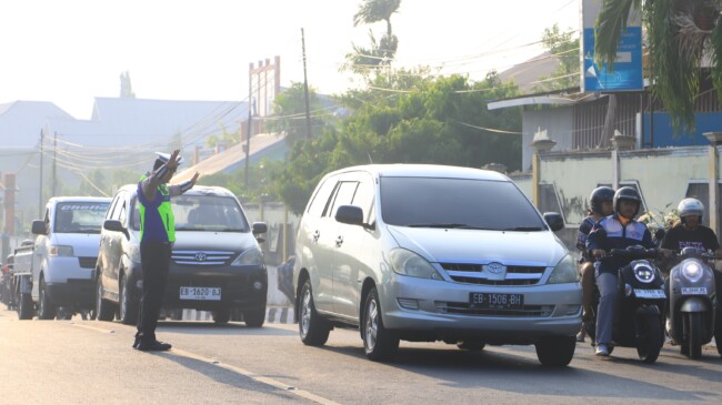 Polres Sikka Terjunkan Personel Amankan Titik Rawan Lalu Lintas di Kota Maumere 2 IMG 20261020 WA0019
